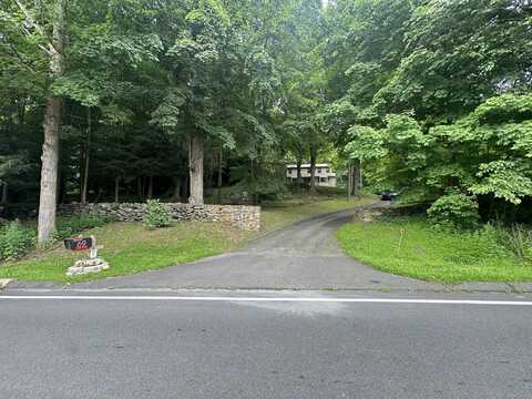 69 Riverside Road, Newtown, CT 06482