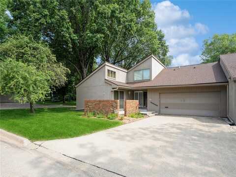 2943 Sioux Court, Des Moines, IA 50321