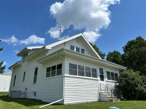 906 Harmon Street, Tama, IA 52339