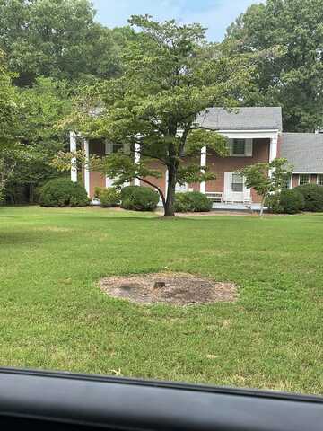 207 COUNTRY CLUB DR, Danville, VA 24541