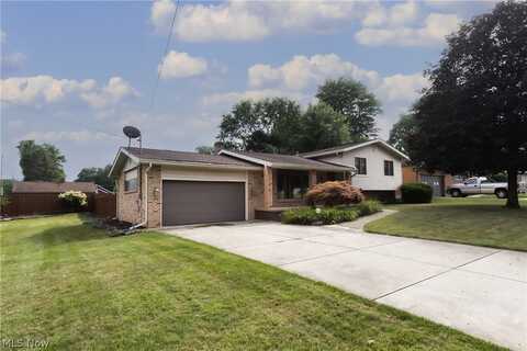 2805 Bears Den Court, Youngstown, OH 44511