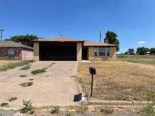 207 Zia Trail, Tulia, TX 79088