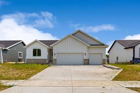 520 Meadows Court, Polk City, IA 50226