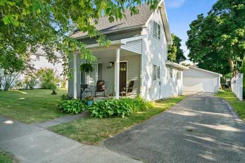 104 E Lincoln, Charlevoix, MI 49720