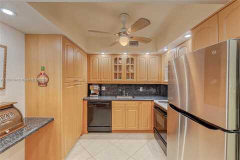 Ocean, HALLANDALE BEACH, FL 33009