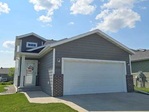 17Th, MOORHEAD, MN 56560