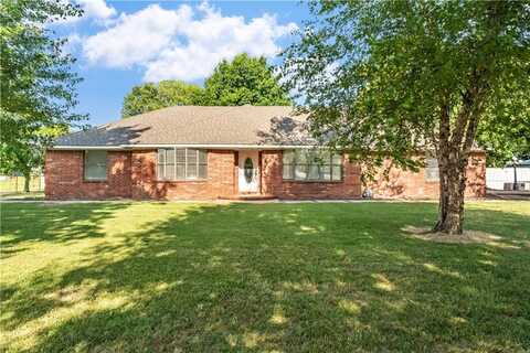 399 Pioneer LN, Gentry, AR 72734