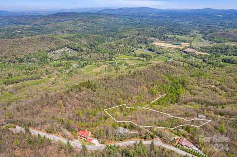 000 Pinnacle Mountain Road, Hendersonville, NC 28790