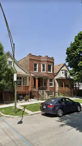 2742 W Nelson Street, Chicago, IL 60618