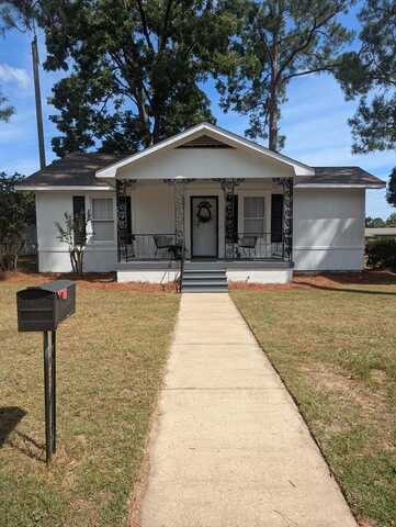 300 Pullum St, Samson, AL 36477