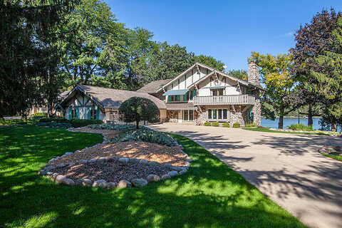 Pinecrest, NASHOTAH, WI 53058