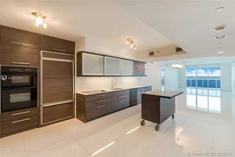 Ocean, HALLANDALE BEACH, FL 33009