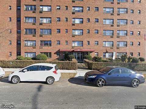 Broadway, YONKERS, NY 10701