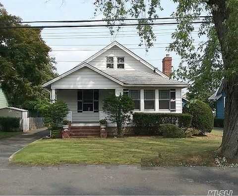 County Line, FARMINGDALE, NY 11735