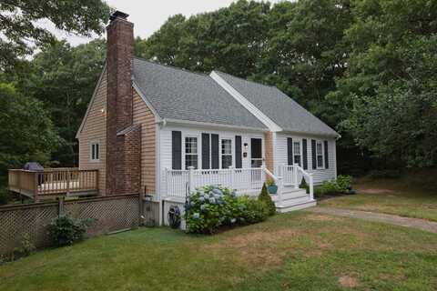 4 Gunstock Circle, Pocasset, MA 02559