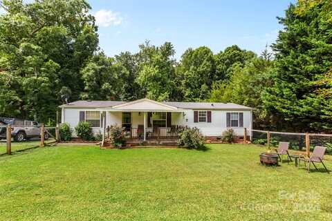 524 Mountain Meadows Drive, Bessemer City, NC 28016