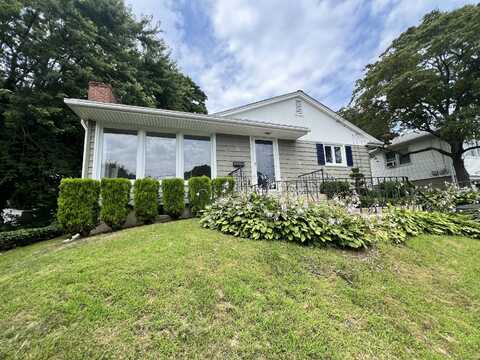 51 Dow Street, New London, CT 06320