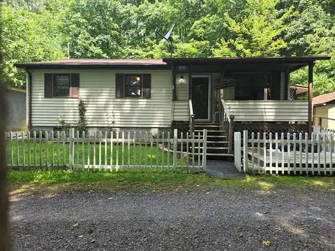 115 WHITE OAK, MT. HOPE, WV 25880