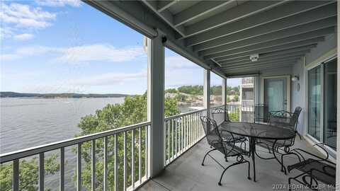 320 Regatta Bay Circle, Lake Ozark, MO 65049