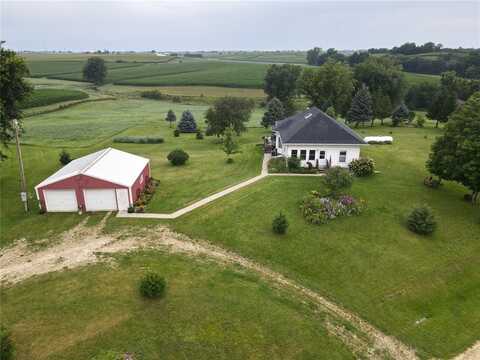 250 Prairie Chapel Rd, Central City, IA 52214