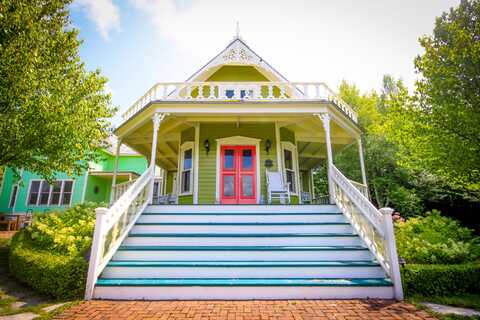 8476 Stockbridge ST, Mackinac Island, MI 49757