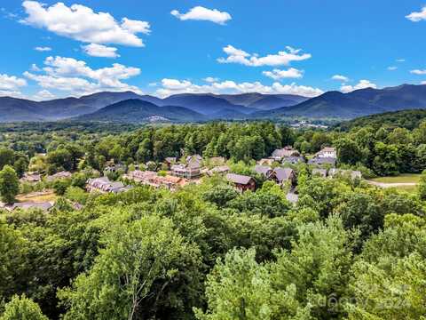 8 Whitman Lane, Black Mountain, NC 28711