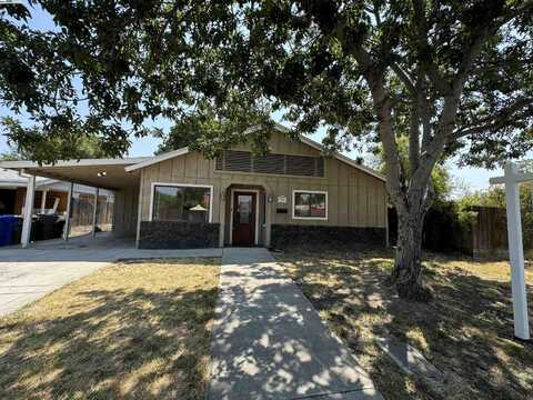 1704 East St, Tracy, CA 95376