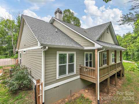 5496 White Oak Road, Waynesville, NC 28785