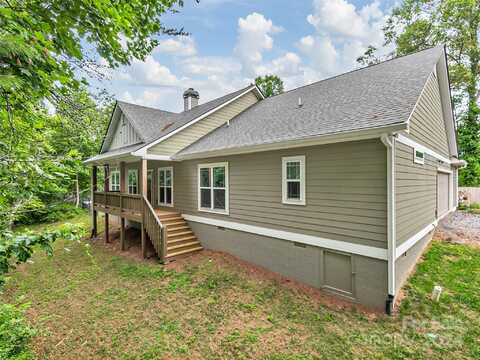 5496 White Oak Road, Waynesville, NC 28785