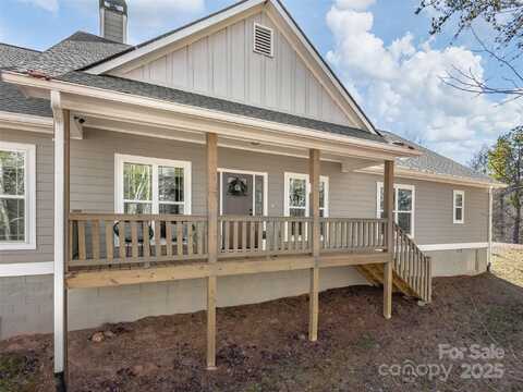 5496 White Oak Road, Waynesville, NC 28785