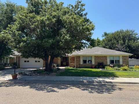 2104 Vallejo Street, Perryton, TX 79070