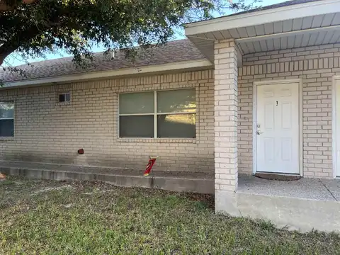 107 Katrina, Del Rio, TX 78840