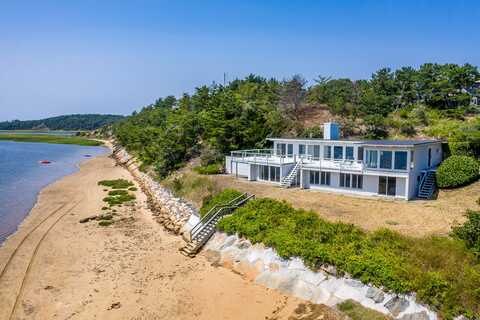 945 Chequessett Neck Road, Wellfleet, MA 02667