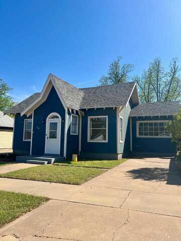 609 Avenue G NW, Childress, TX 79201