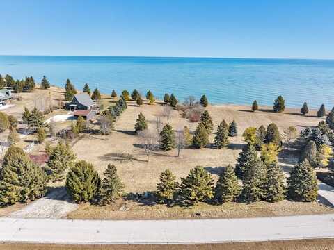 614 Lakeshore Dr, Kewaunee, WI 54216