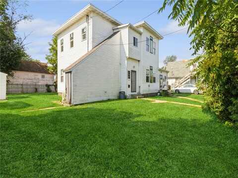 501 N 2nd Avenue W, Newton, IA 50208