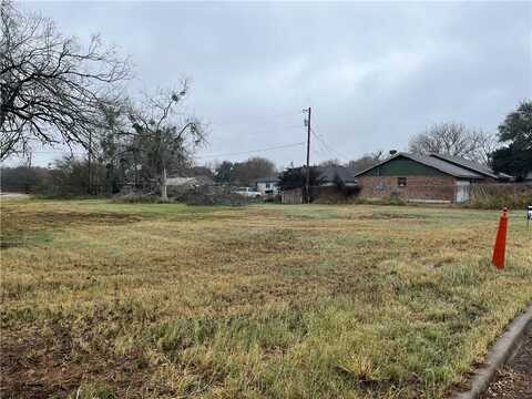 1404 E Toledo St, Beeville, TX 78102