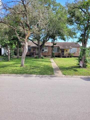 813 E Doddridge Avenue, Kingsville, TX 78363