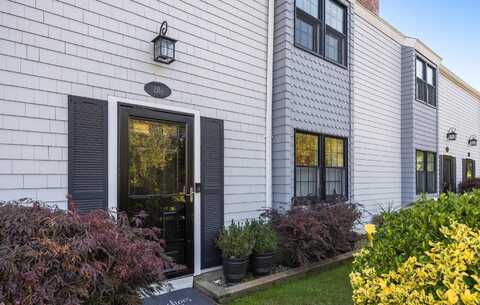 28 Winthrop Street, Provincetown, MA 02657