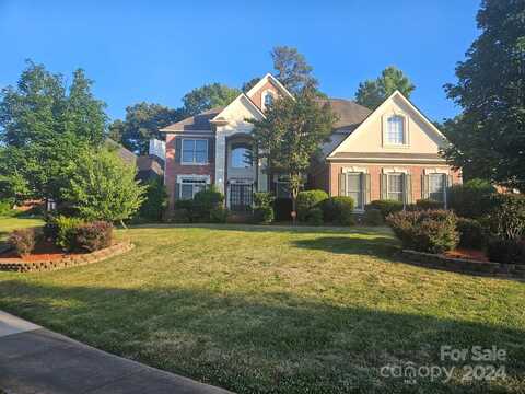 2301 Treymore Lane, Charlotte, NC 28262