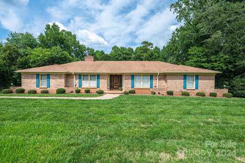 370 21st Avenue NW, Hickory, NC 28601