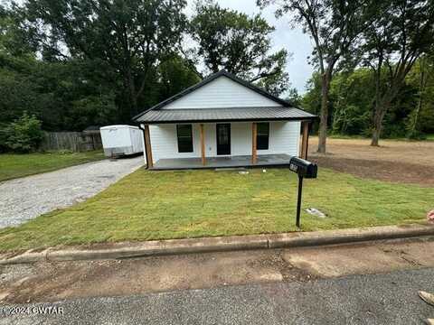 135 W 3rd Street, Henderson, TN 38340