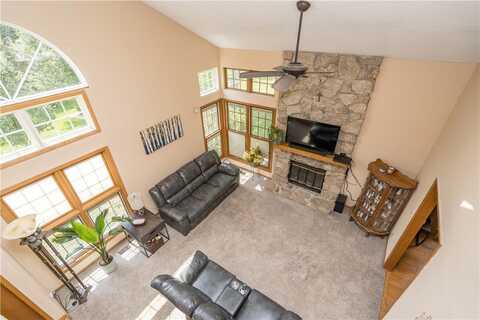 8016 Cobblestone Road, Urbandale, IA 50322