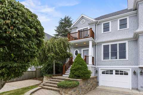 24 Nantucket Avenue, Falmouth, MA 02540