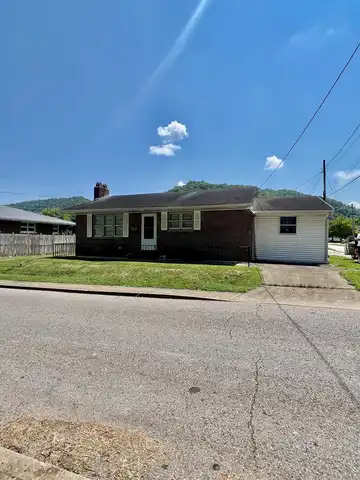 195 West Graham, Prestonsburg, KY 41653