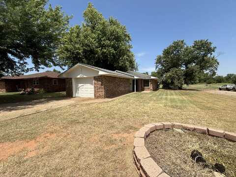 3710 McClaflin Dr, Enid, OK 73701