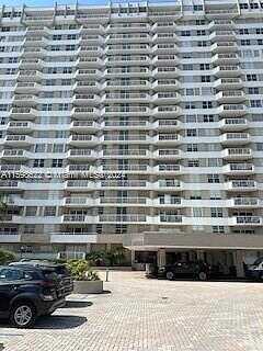 Ocean, HALLANDALE BEACH, FL 33009