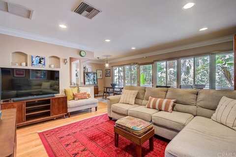 Dickens St, Sherman Oaks, CA 91403