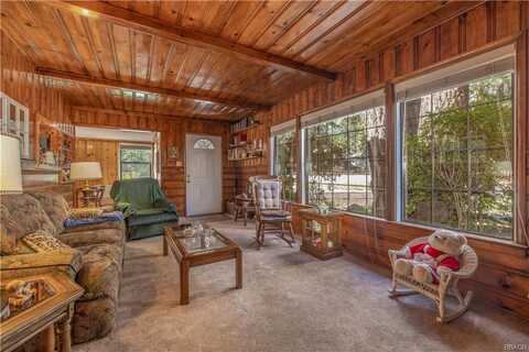 42698 La Placida Avenue, Big Bear Lake, CA 92315