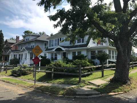 2 Jenkins Parkway, Hudson, NY 12534